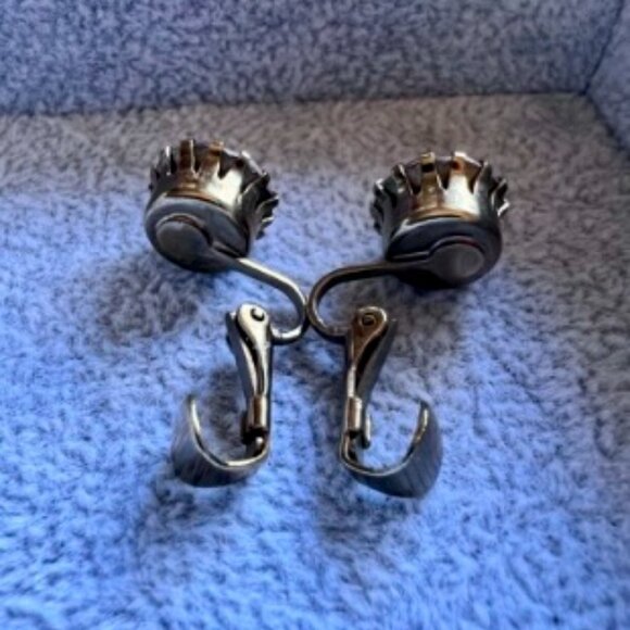 Vintage purple stone earrings - Picture 2 of 3